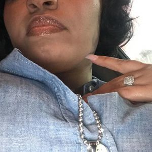 Meet your Posher, Monique